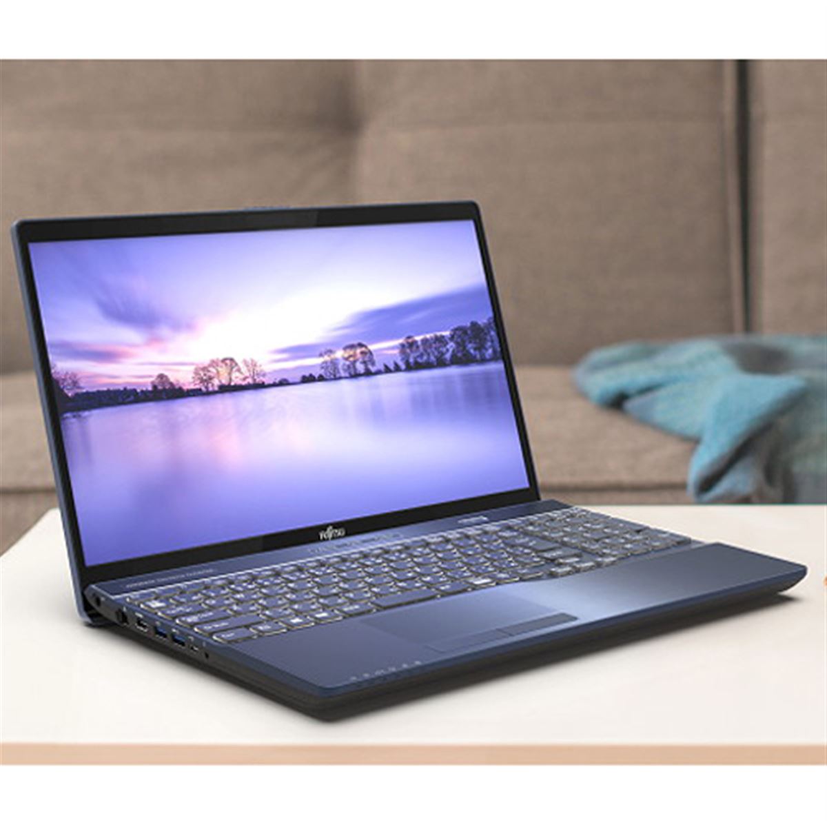 富士通、ベーシックモデルの15.6型ノートPC「LIFEBOOK AHシリーズ