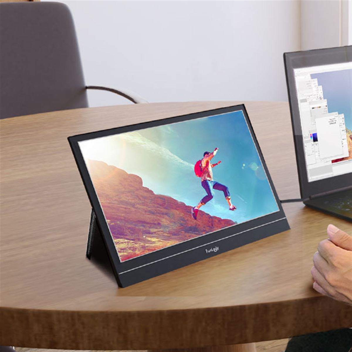 Sandlots、最薄部5.5mmの14型モバイルモニター「FUNVISION Mobi