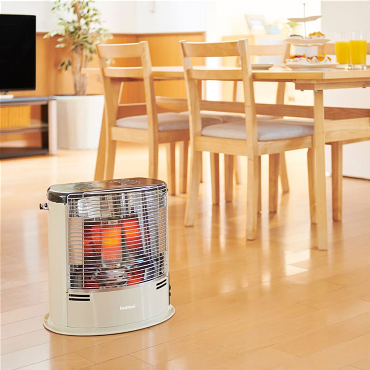 イワタニ、片手で持ち運びができるカセットガスストーブ「デカ暖II