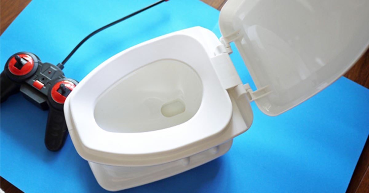 史上初！ 颯爽と走る「トイレ型」ラジコンがシュールすぎ - 価格.com
