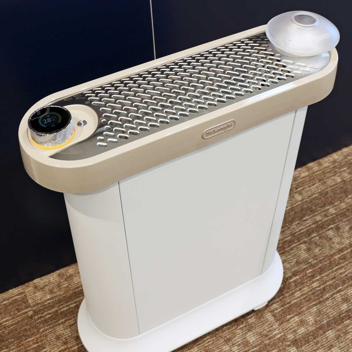 デロンギのマルチダイナミックヒーターに新モデル登場！ 足元からの