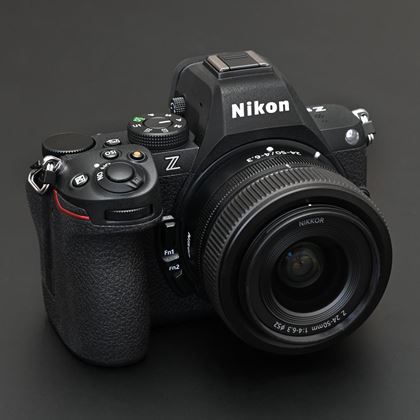 単3形電池で駆動するニコンの光学5倍ズームコンデジ「COOLPIX A10