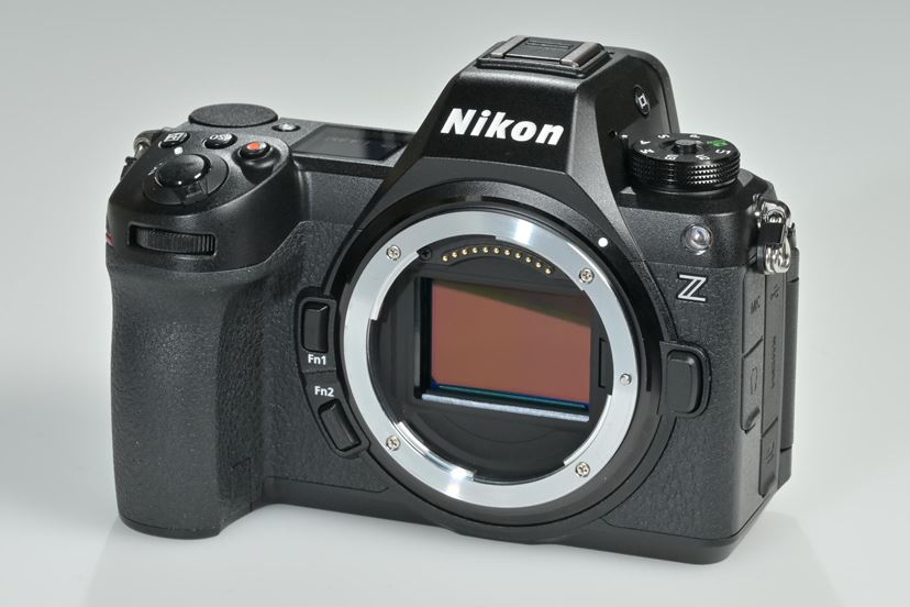 ニコンの新型「Z6III」ならカメラ初心者でもブルーインパルスが撮れる