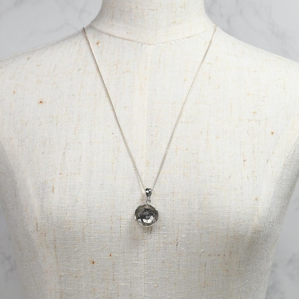 鉄隕石 ムオニナルスタ隕石（シルバー）ペンダントトップ 10mm #QK316