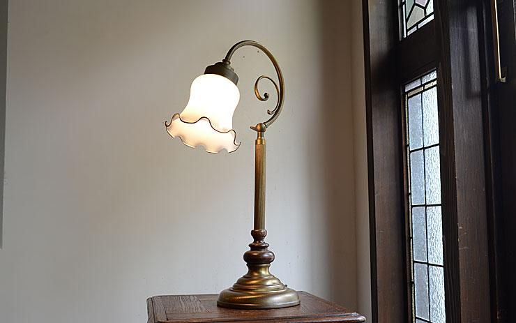 フリルミルクガラスシェード 真鍮スタンドランプ（H60cm