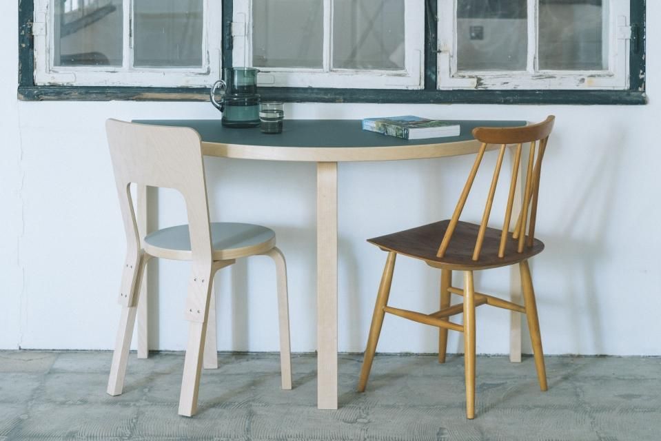 artek | 半円テーブル