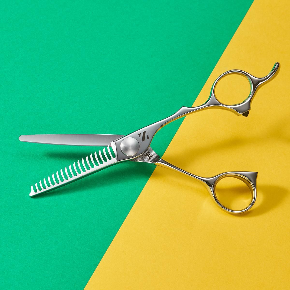 スパッと爽快に切れる理美容師サロン用シザーカットバサミ⭐️トリマー