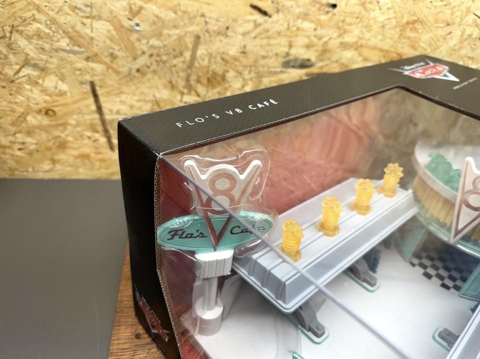 PRECISION SERIES FLO'S V8 CAFE