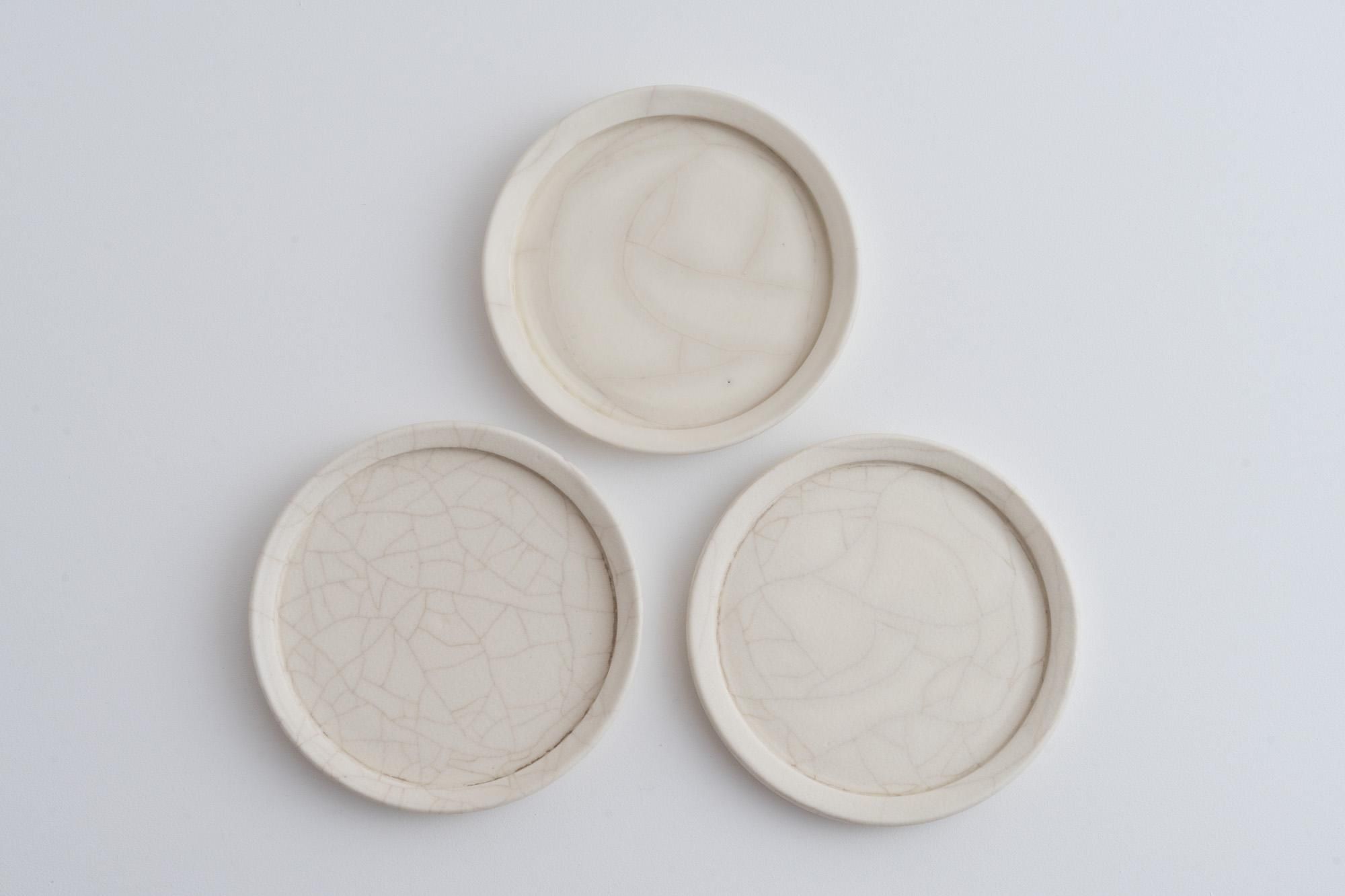 リム皿/貫入（M）｜megumi tsukazaki（塚崎愛）｜紡ぎ舎（つむぎや）