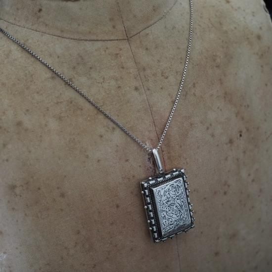 イギリス製 アンティークシルバー ヴィクトリア朝ロケットペンダント