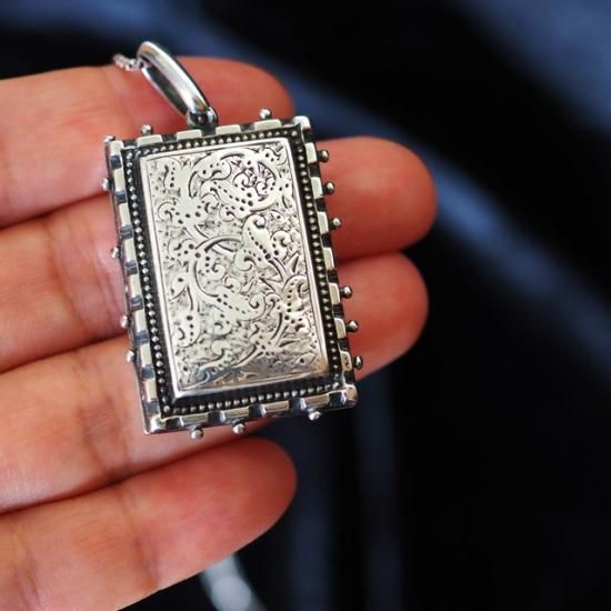 イギリス製 アンティークシルバー ヴィクトリア朝ロケットペンダント