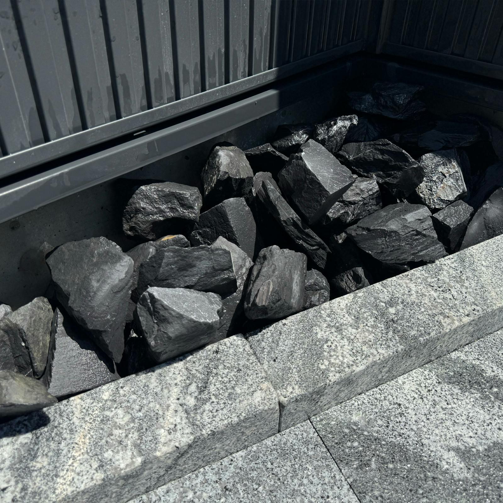 TAIKOH アッシュブラックロック 90-120mm 20kg 12〜18個入り 天然