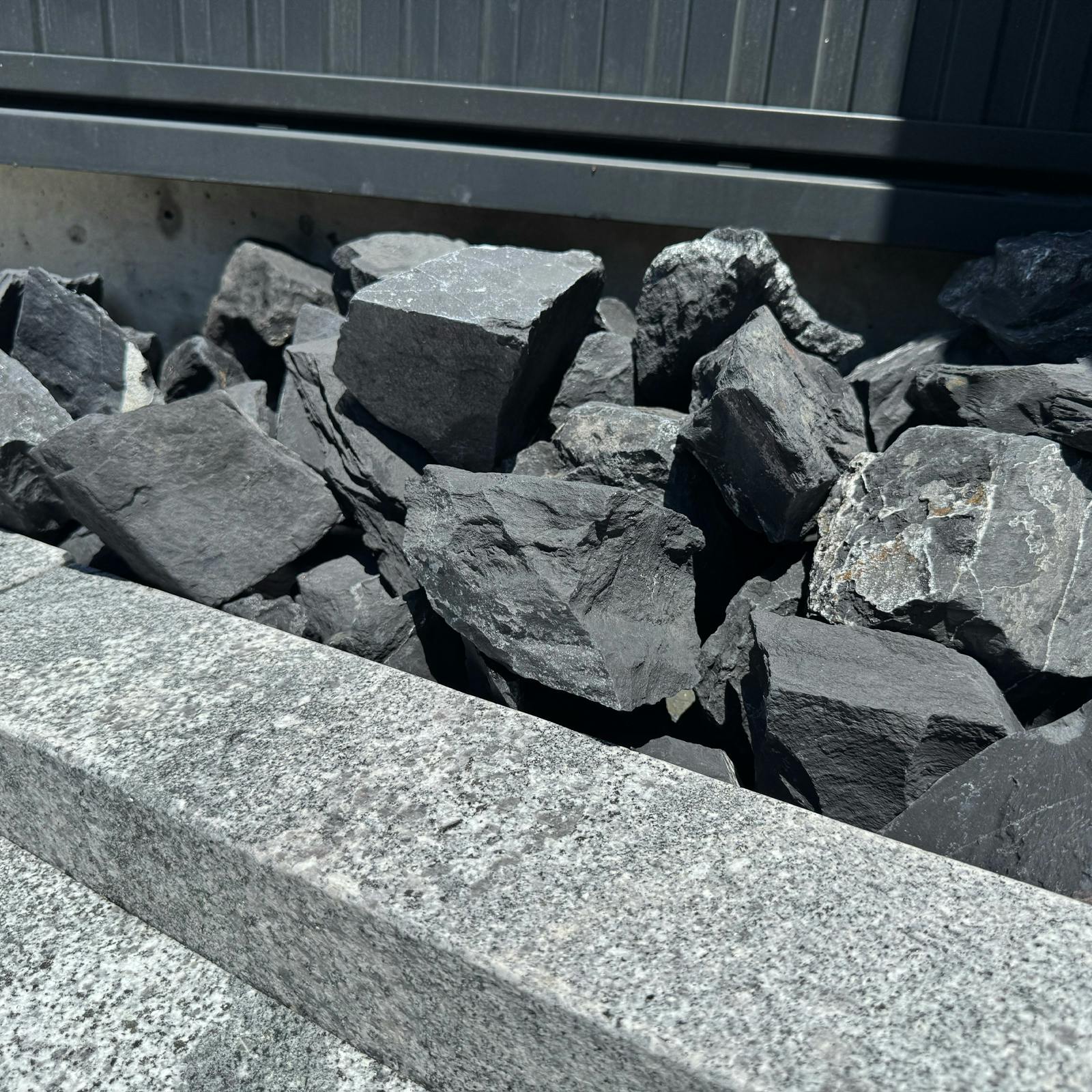 TAIKOH アッシュブラックロック 90-120mm 20kg 12〜18個入り 天然