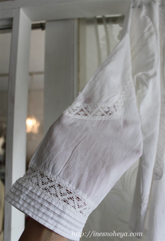 アンティークレースの雰囲気を再現した美しいヴィクトリアンブラウス