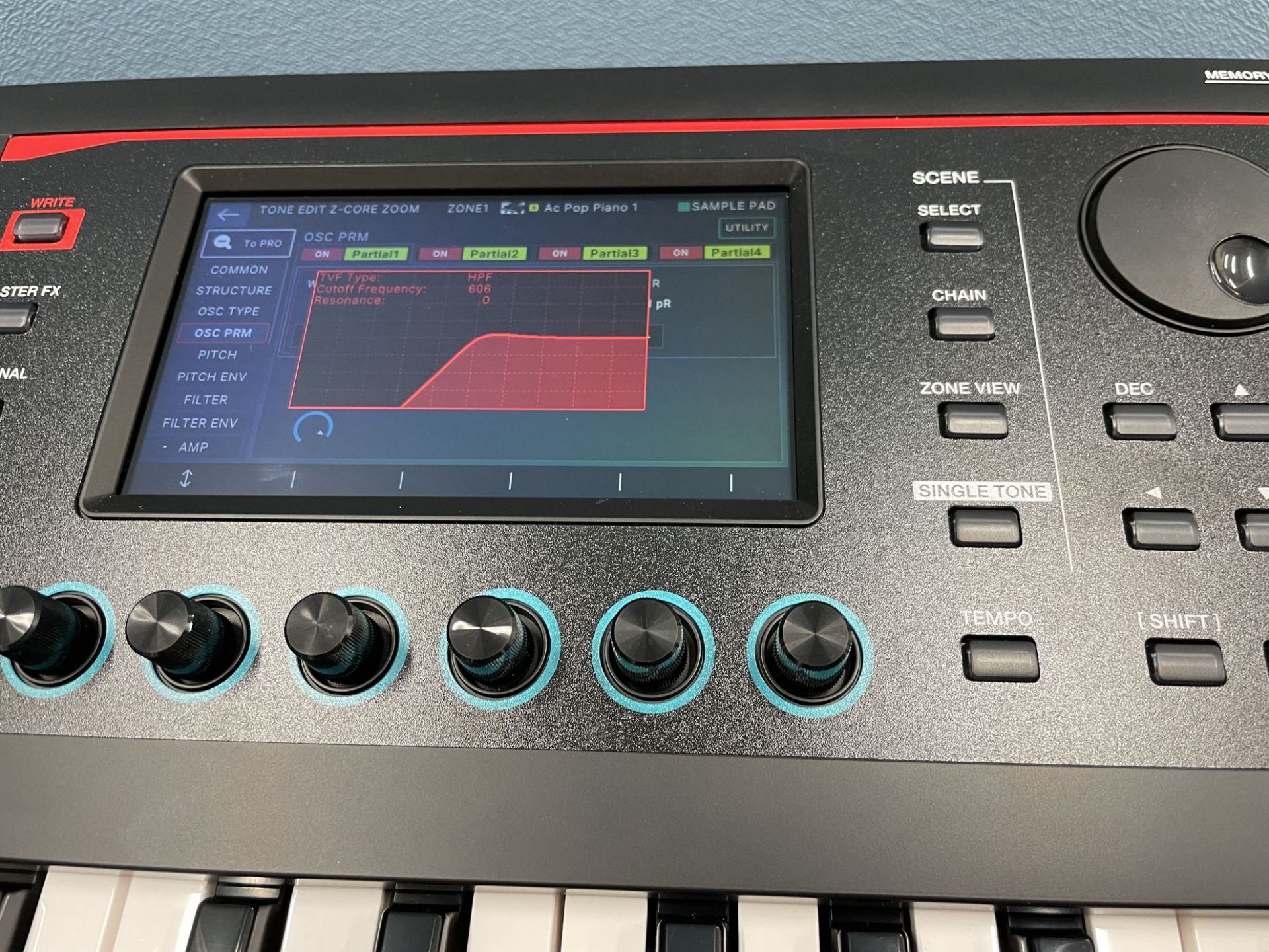 Roland FANTOM-06 / 07 / 08 | 軽量ボディに最上級サウンド・機能を