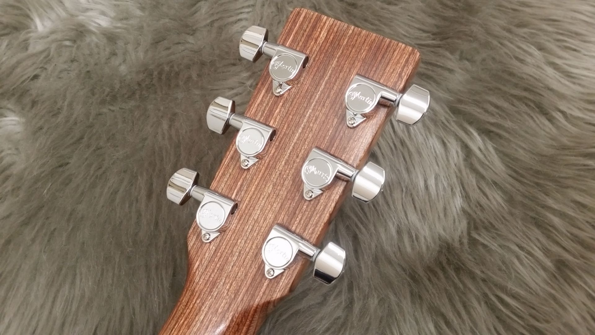 Martin】小ぶりな000X1AEが新品特価！！早い者勝ちです。｜島村楽器