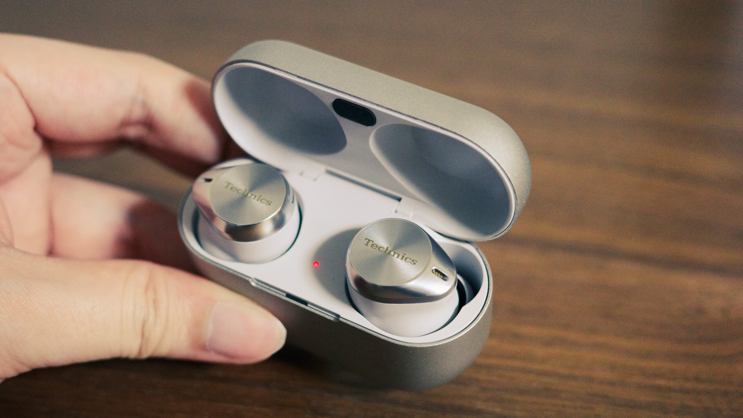 音質は抜群だがイヤーピース選びが難しい…「Technics EAH-AZ80」購入