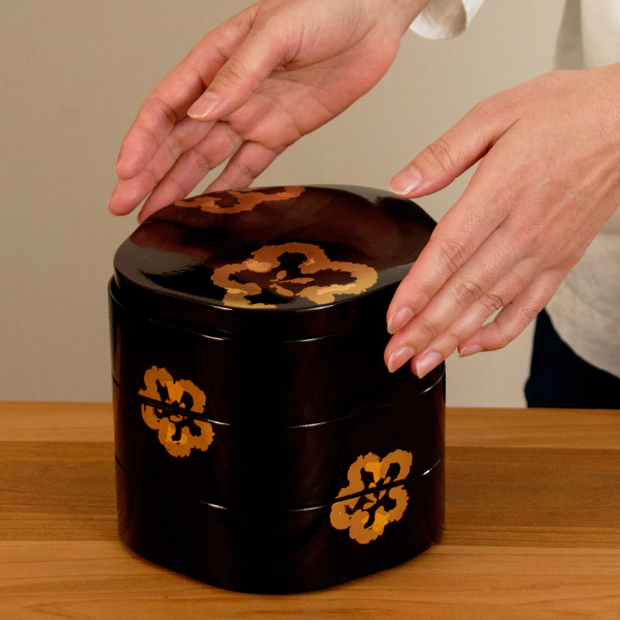 コレクション放出 中国清時代 青華 梅蜂紋重箱 共箱 送料込み0807