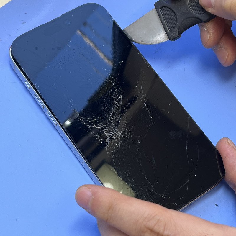 iPhone 14 Pro液晶修理】画面が割れて使いにくくないですか？即日修理