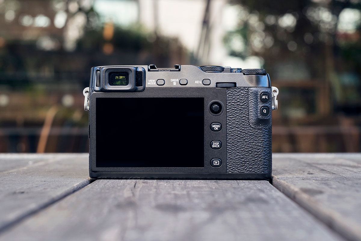 Xシリーズレビュー】初心者女子におすすめ。クラシカルなミラーレス