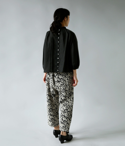 R&D.M.Co- オールドマンズテーラー リネン ブラウス タック ブラック