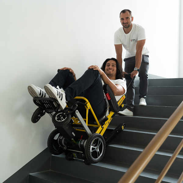 階段昇降用車椅子メーカー - ドラゴンメディカル株式会社