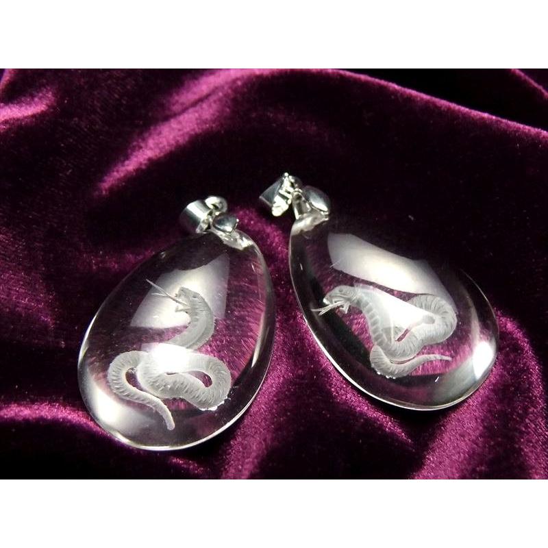 天然水晶 ネックレス 白ヘビ 蛇彫りペンダントトップ 縦約32ミリ×幅約