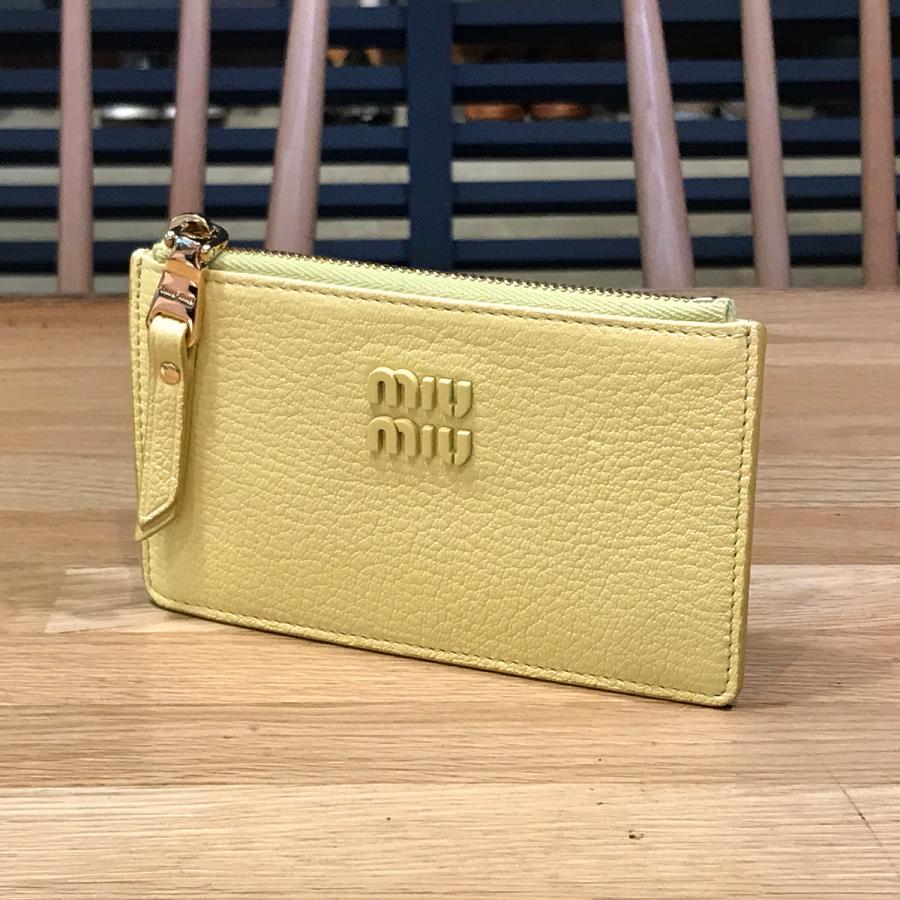 miu miu（ミュウミュウ） 【新品同様】ミュウミュウ マドラス