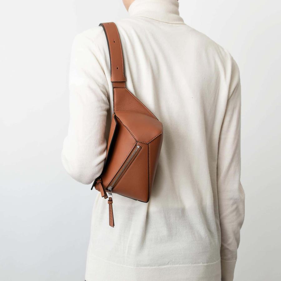 LOEWE（ロエベ） バッグ ボディバッグ PUZZLE BUMBAG MINI パズル