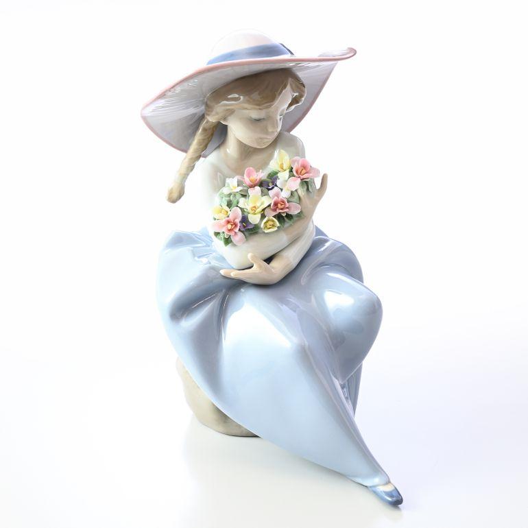 LLADRO（リヤドロ） 花の香りにつつまれて フィギュア 人形 女性