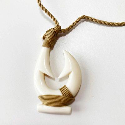 フィッシュフック ボーン カービング ネックレス〈 台形 釣り針〉水牛