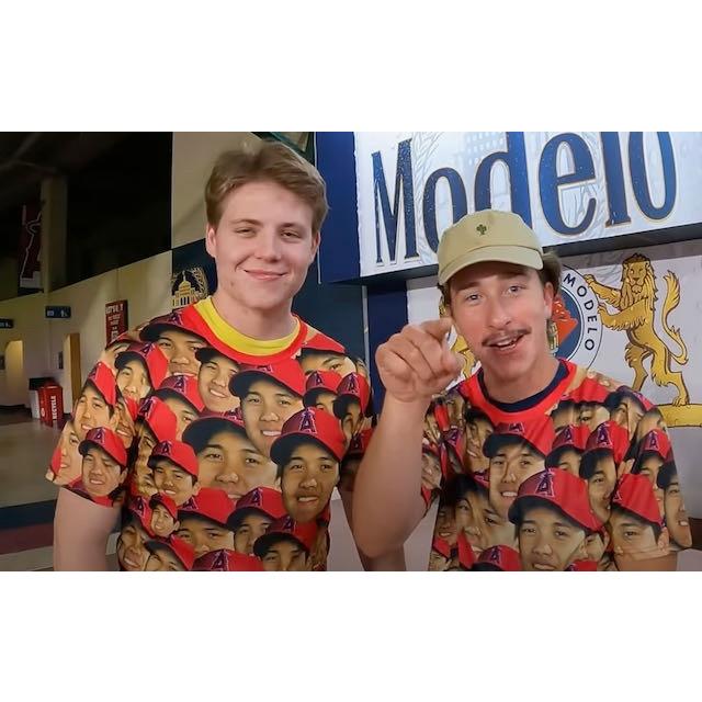 新品]大谷翔平 選手 顔 だらけ Tシャツ 米国直輸入 本物 新品未使用 XL