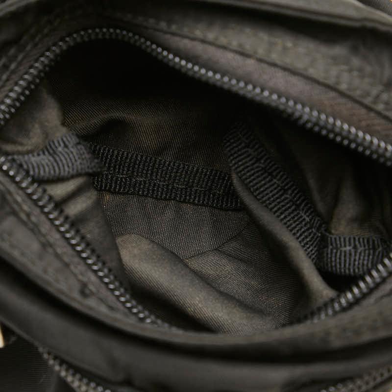 PRADA（プラダ） 三角ロゴプレート サコッシュ ショルダーバッグ