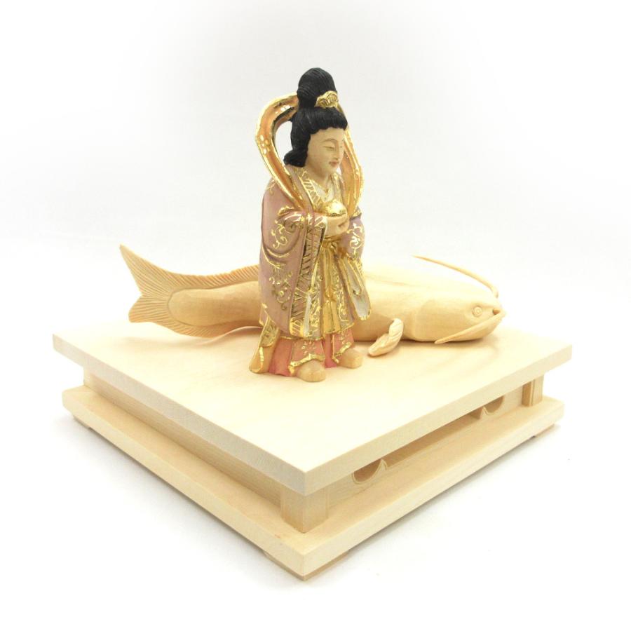 木彫神像/豊玉姫（総高14cm桧木彩色）とナマズ 四角台付 : 栗田