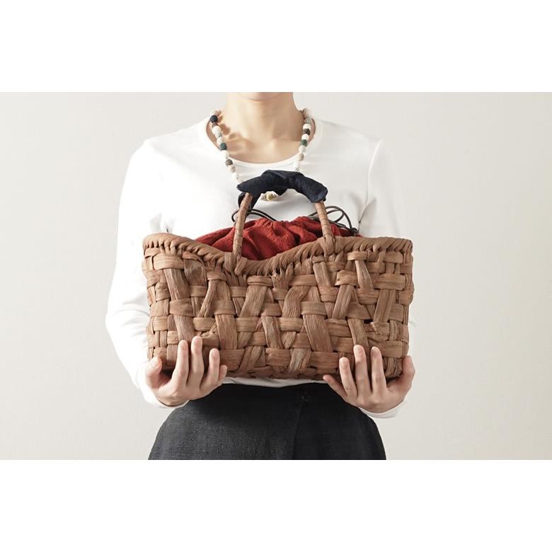 貴重な国産材 山葡萄かごバッグW35×D10×H20cm tsunagu-052 手紡ぎ