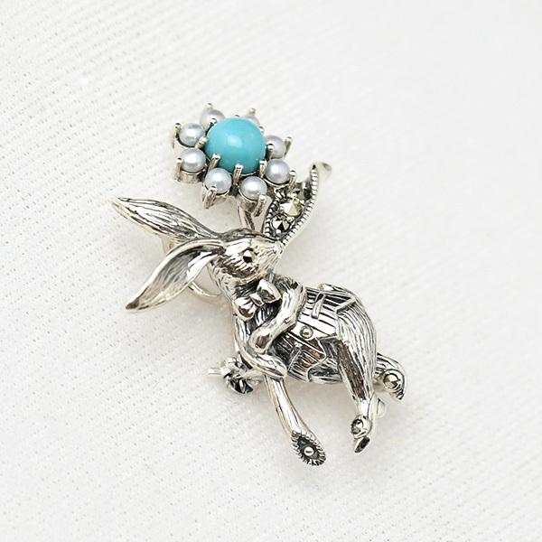 碌山 ターコイズ シードパール うさぎ ブローチペンダント おめかし