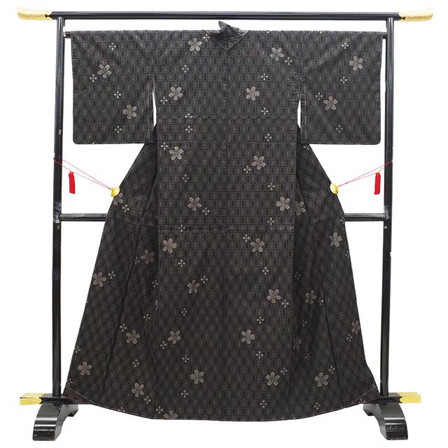 本場大島紬 着物 未使用 正絹 大島紬 袷 7マルキ 黒こげ茶 カジュアル