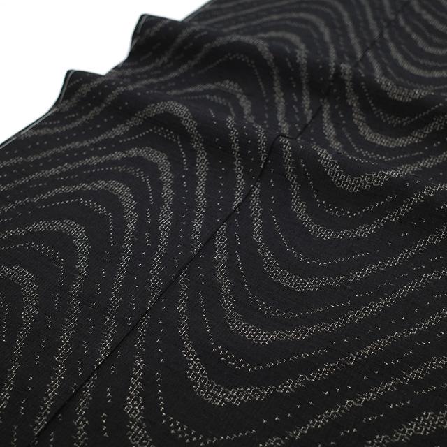 結城紬 着物 未使用 正絹 袷 奥順 はたおり娘 100亀甲 手織り 黒 波線