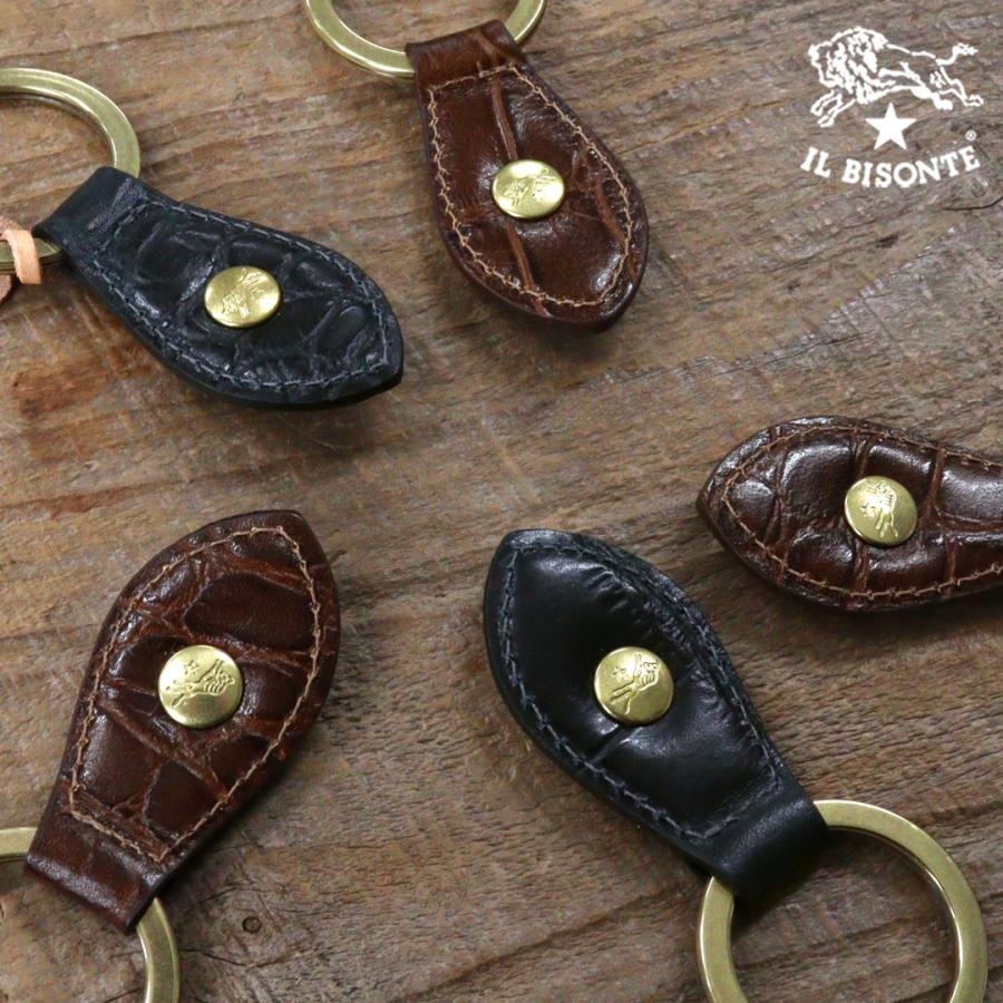 イルビゾンテ キーホルダー クロコエンボスドレザーコンチョプレート