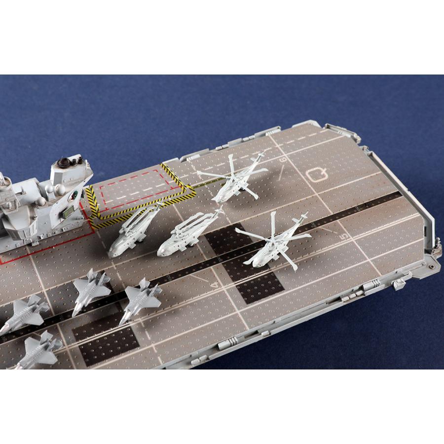 トランペッター トランぺッター 1/700 イギリス海軍 航空母艦 HMS
