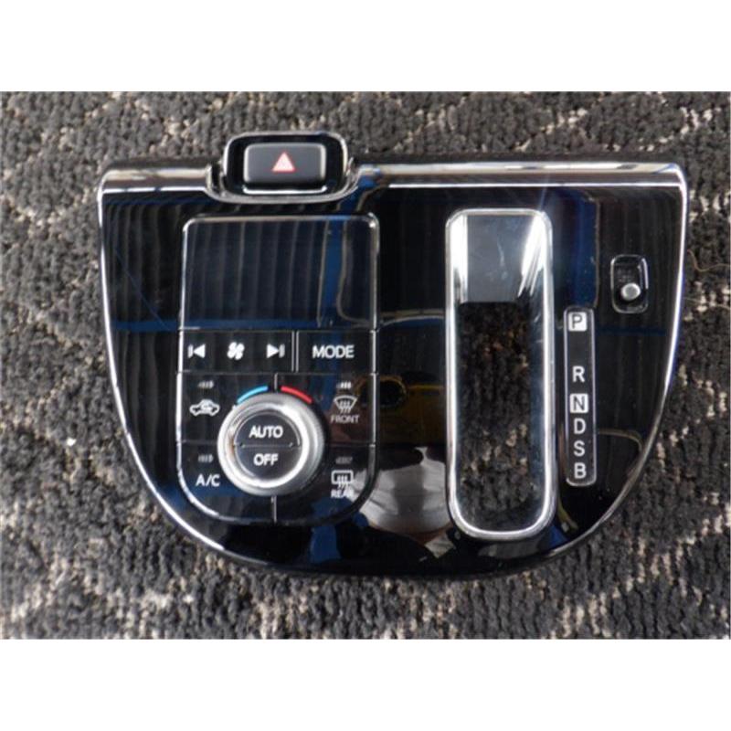 ダイハツ 純正 ムーヴキャンバス 《 LA800S 》 エアコンスイッチパネル