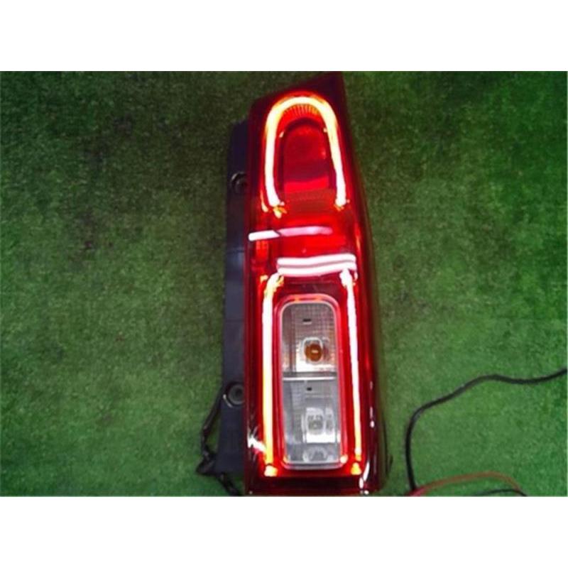 ダイハツ 純正 タントファンクロス 《 LA650S 》 右テールランプ