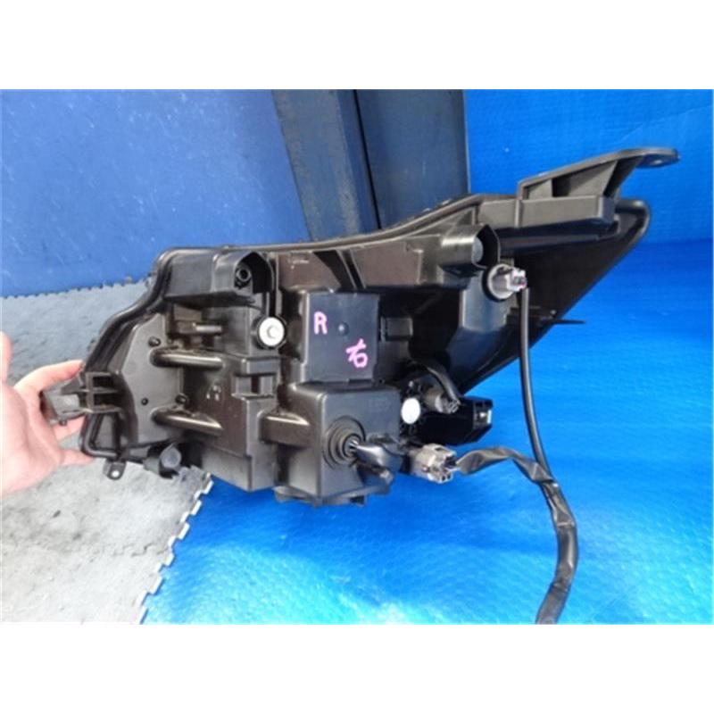 トヨタ 純正 ルーミー 《 M900A 》 右ヘッドライト 81110-B1580 P71100