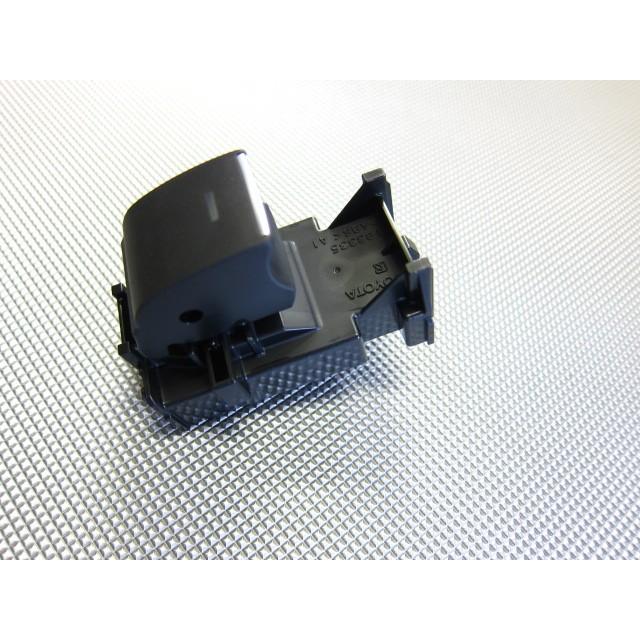 パワーウインドウスイッチ（助手席、後部座席用） 84810-12120