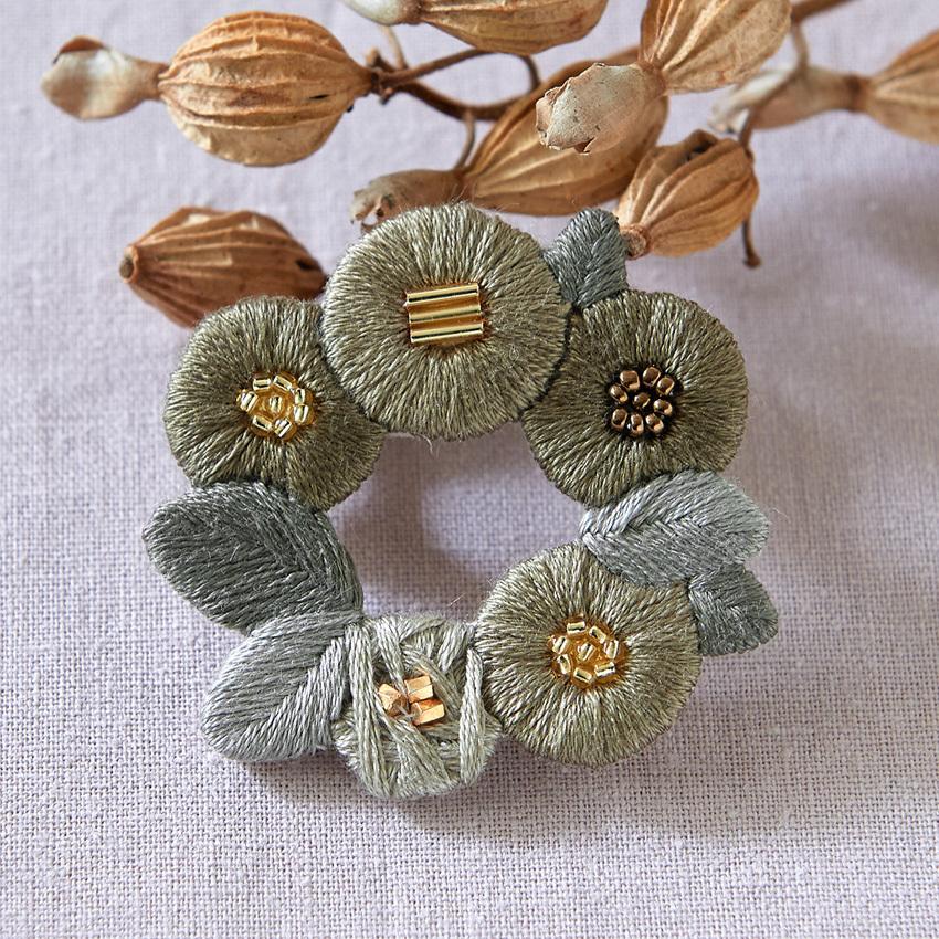 クラフトハートトーカイ k,omono floret wreath brooch kahki こもの