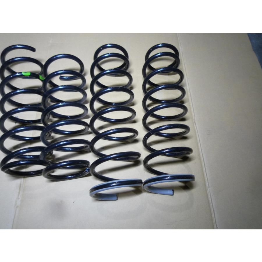 R8年新車外し品 ジムニーJB64 5型用純正スプリング1台分 : ショウワ