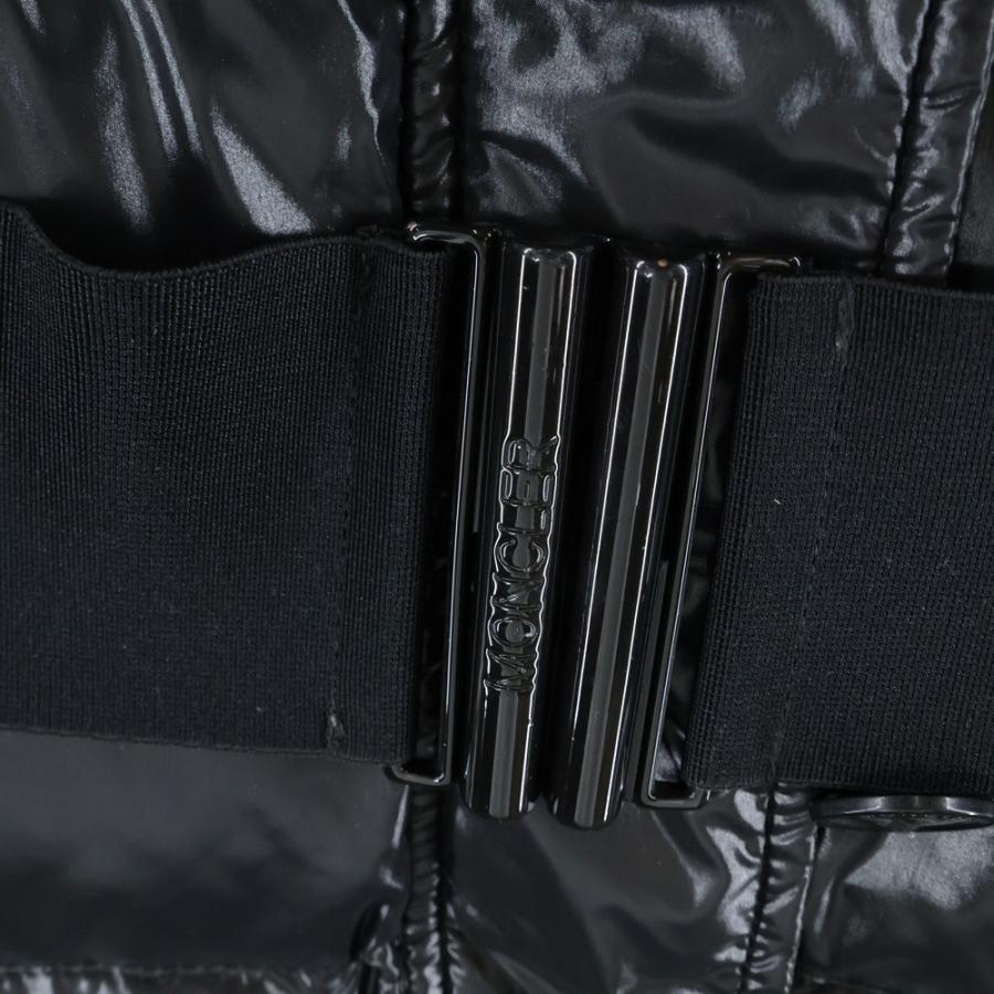 MONCLER（モンクレール） ワッペンロゴ ベルト付き ファー フーデッド