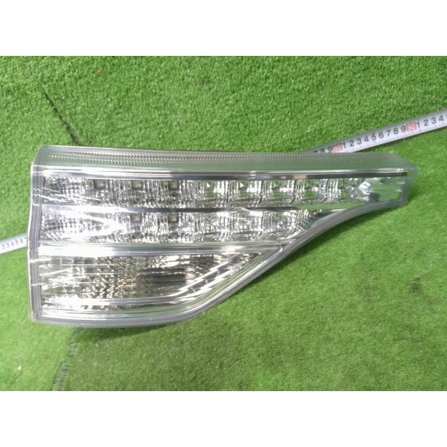 エスティマ DAA-AHR20W テールランプ 1F7 81580-28270 81590-28270