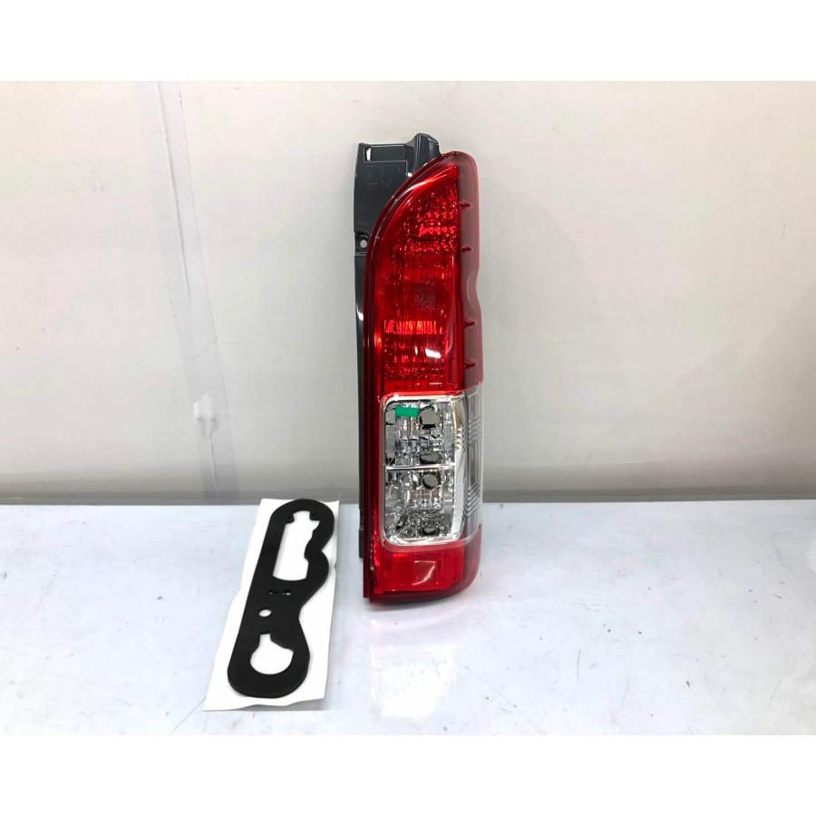 ♪未使用♪ハイエース 200系 7型 純正 テールランプ 右 81551-26443