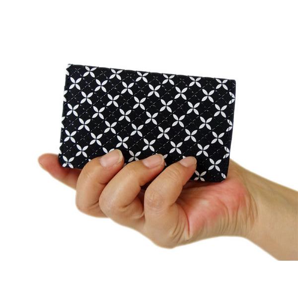 印傳屋（INDEN-YA） 印伝 そよか名刺入れ 8808 黒地鹿革 白更紗 黒漆
